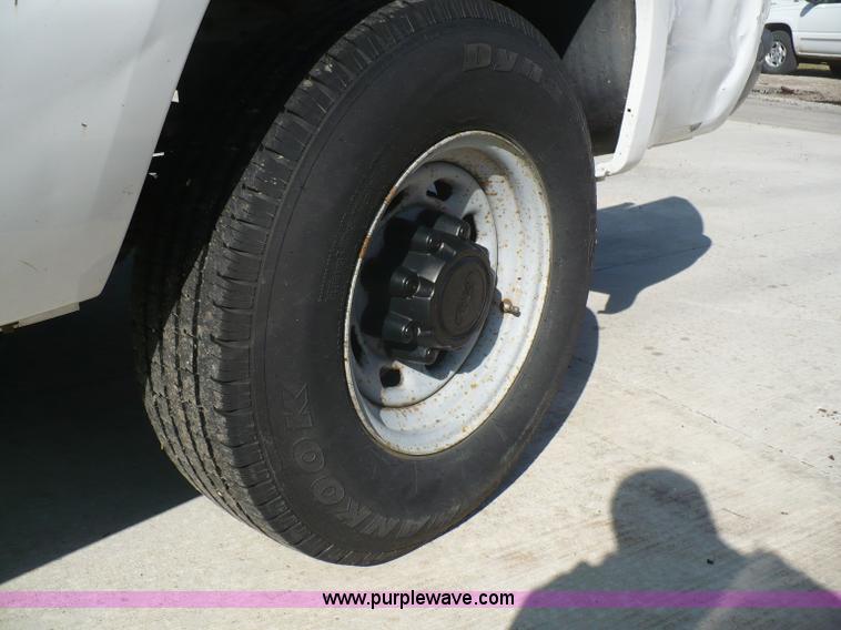 image for item B6315 2001 Ford F-250 Super Duty pickup truck