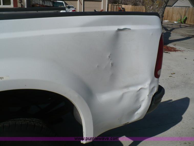 image for item B6315 2001 Ford F-250 Super Duty pickup truck