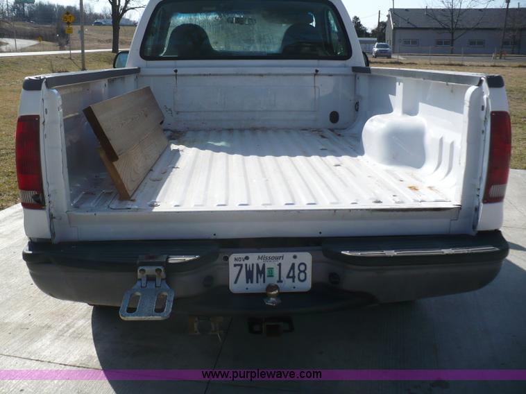 image for item B6315 2001 Ford F-250 Super Duty pickup truck