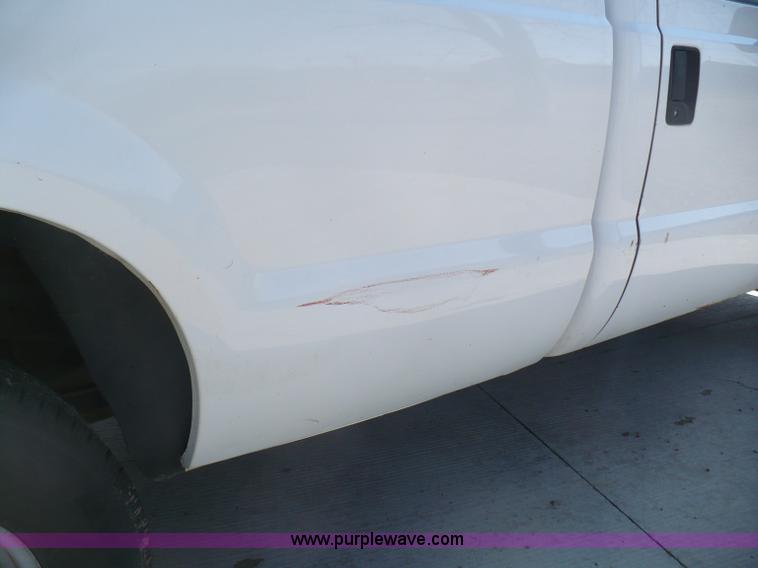 image for item B6315 2001 Ford F-250 Super Duty pickup truck