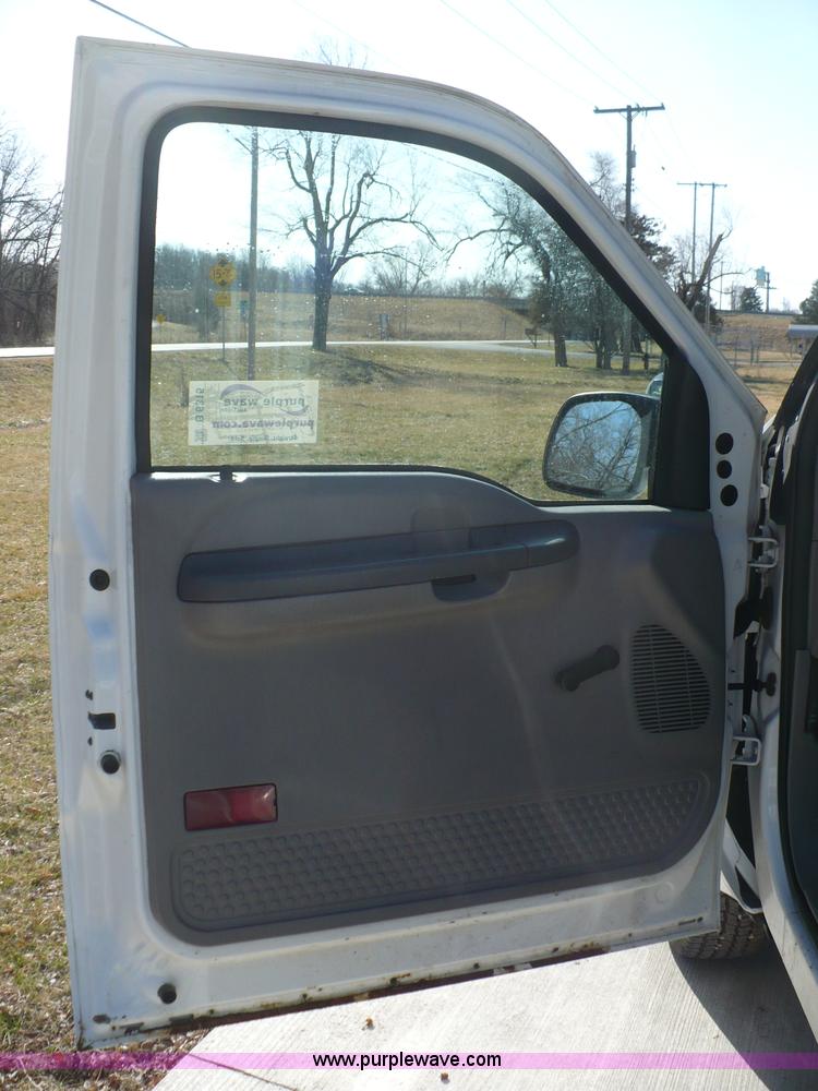 image for item B6315 2001 Ford F-250 Super Duty pickup truck