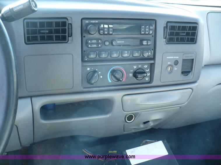 image for item B6315 2001 Ford F-250 Super Duty pickup truck