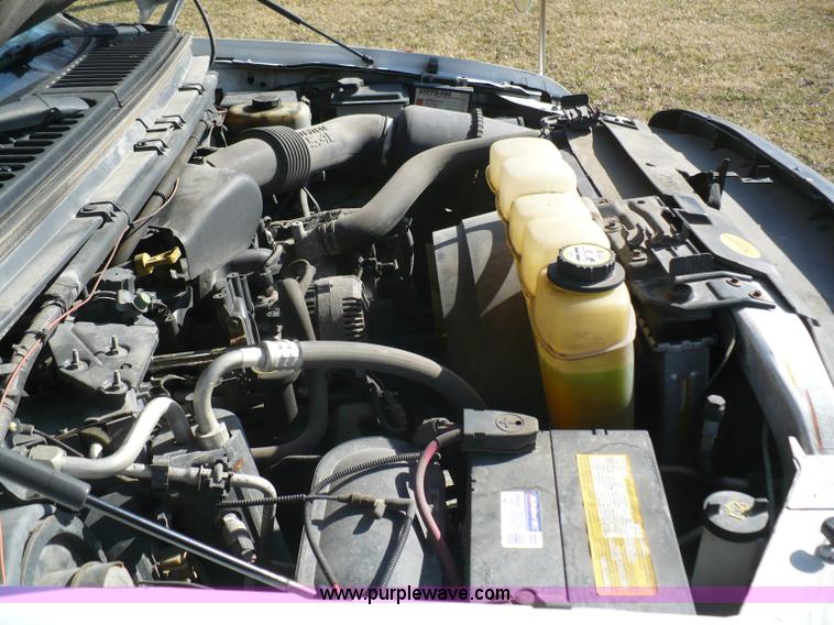 image for item B6315 2001 Ford F-250 Super Duty pickup truck