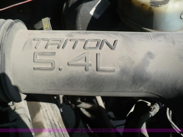 image for item B6315 2001 Ford F-250 Super Duty pickup truck