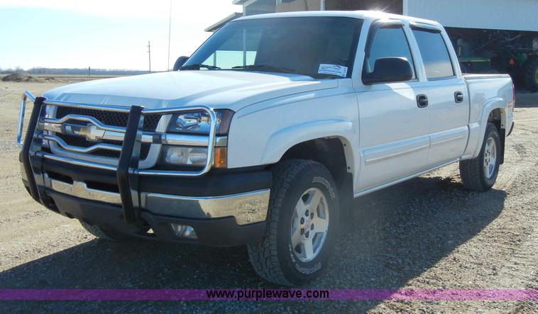 image for item C4013 2004 Chevrolet Silverado K1500 Z71 Off Road crew cab pickup truck