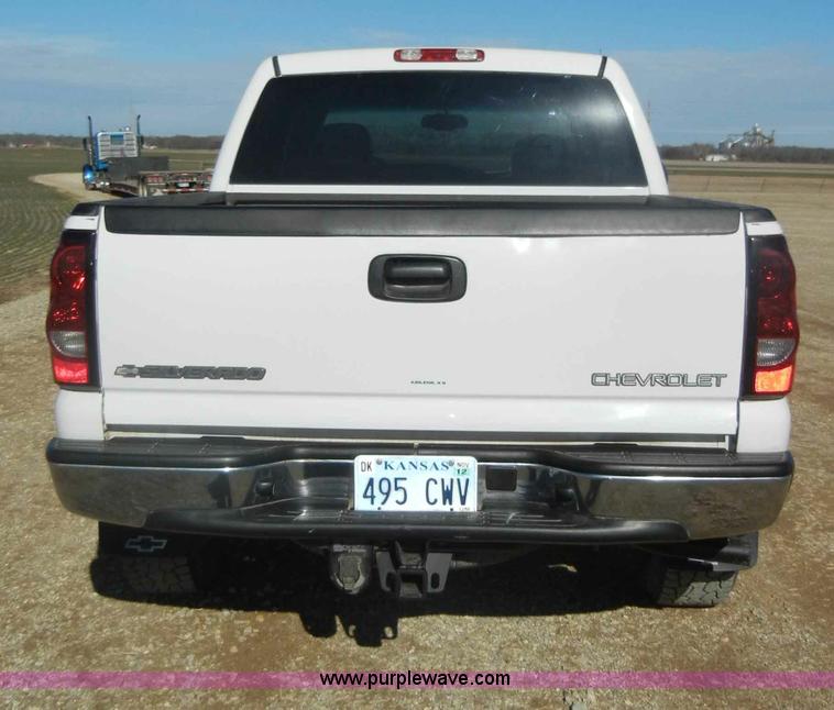 image for item C4013 2004 Chevrolet Silverado K1500 Z71 Off Road crew cab pickup truck