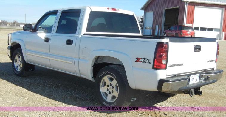 image for item C4013 2004 Chevrolet Silverado K1500 Z71 Off Road crew cab pickup truck