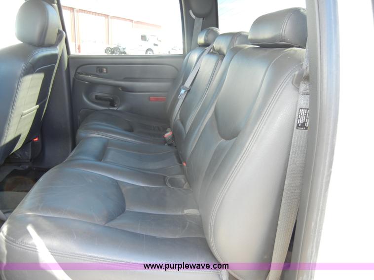 image for item C4013 2004 Chevrolet Silverado K1500 Z71 Off Road crew cab pickup truck