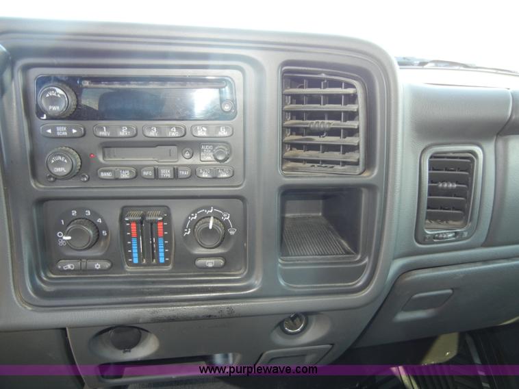 image for item C4013 2004 Chevrolet Silverado K1500 Z71 Off Road crew cab pickup truck