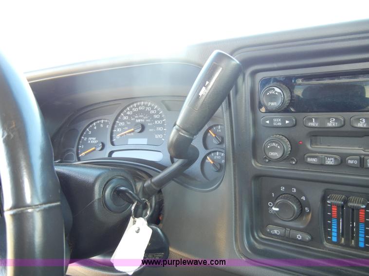 image for item C4013 2004 Chevrolet Silverado K1500 Z71 Off Road crew cab pickup truck