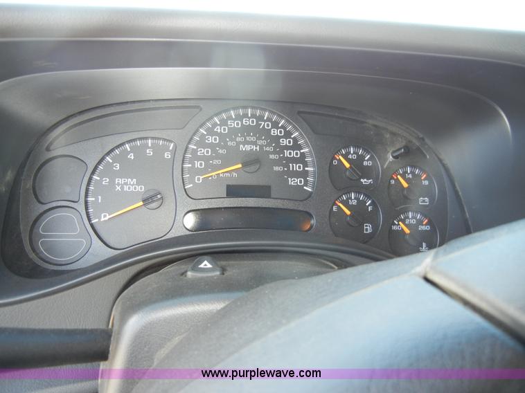 image for item C4013 2004 Chevrolet Silverado K1500 Z71 Off Road crew cab pickup truck