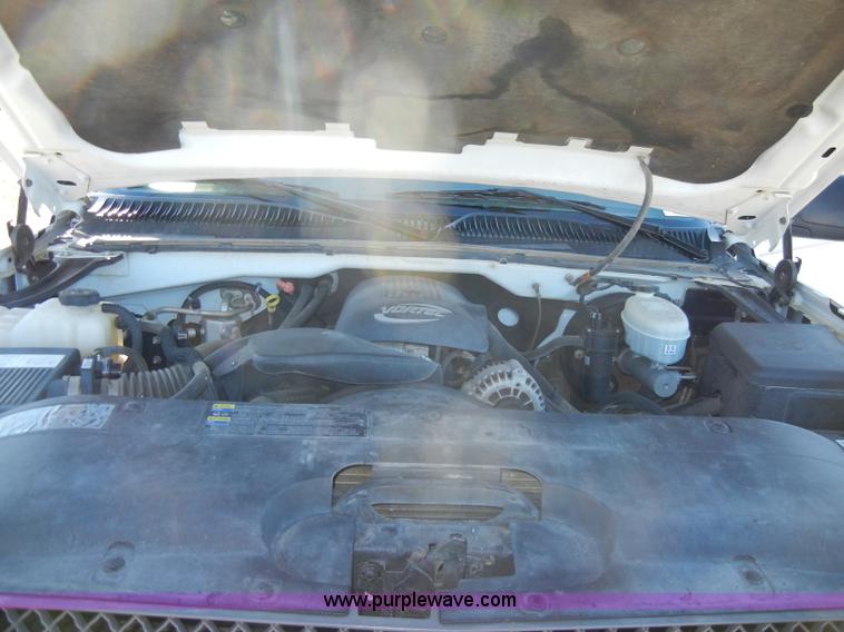 image for item C4013 2004 Chevrolet Silverado K1500 Z71 Off Road crew cab pickup truck