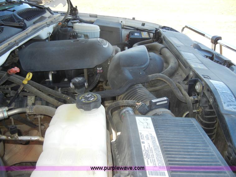 image for item C4013 2004 Chevrolet Silverado K1500 Z71 Off Road crew cab pickup truck