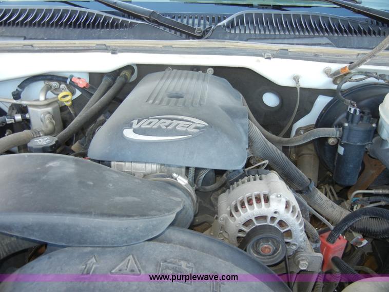 image for item C4013 2004 Chevrolet Silverado K1500 Z71 Off Road crew cab pickup truck