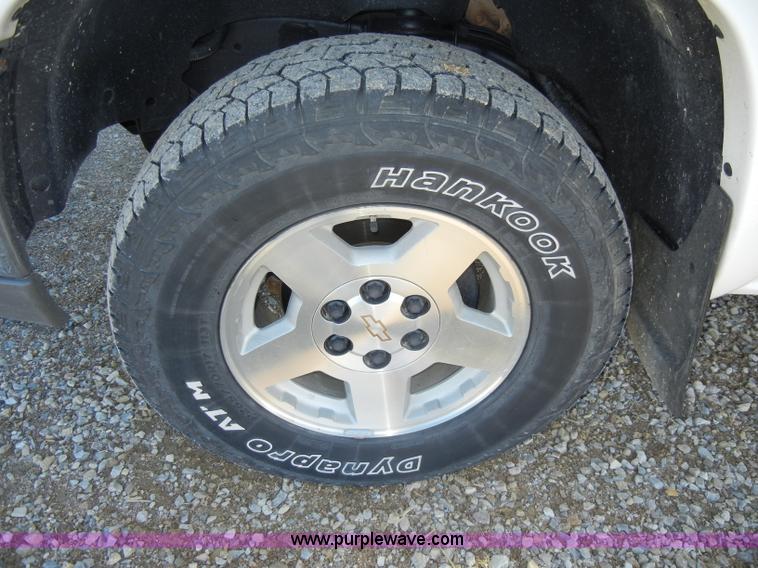 image for item C4013 2004 Chevrolet Silverado K1500 Z71 Off Road crew cab pickup truck