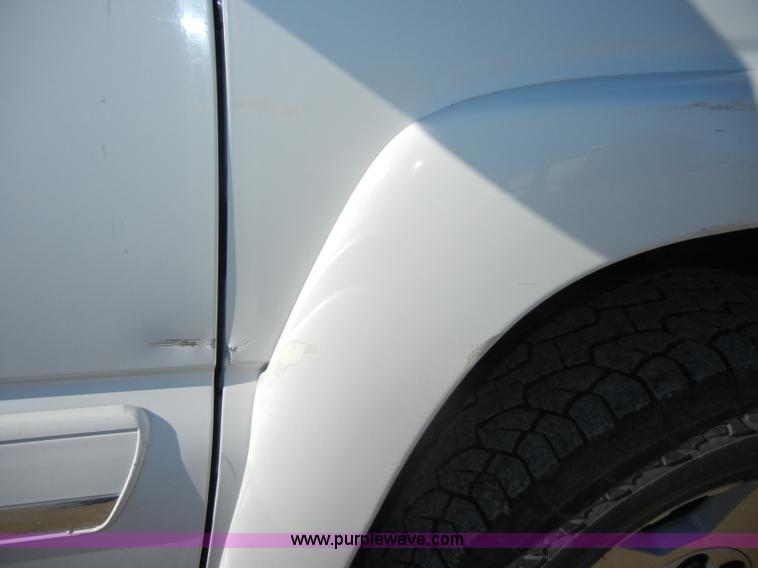 image for item C4013 2004 Chevrolet Silverado K1500 Z71 Off Road crew cab pickup truck