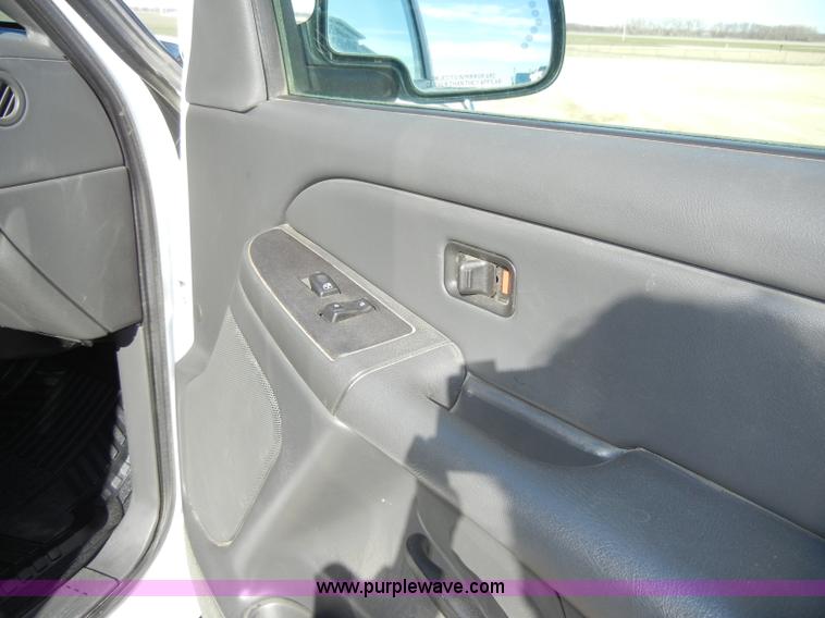 image for item C4013 2004 Chevrolet Silverado K1500 Z71 Off Road crew cab pickup truck