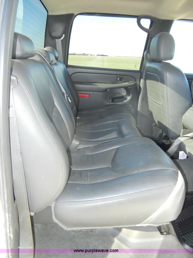 image for item C4013 2004 Chevrolet Silverado K1500 Z71 Off Road crew cab pickup truck