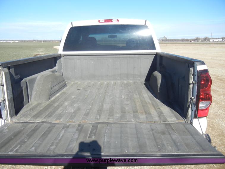 image for item C4013 2004 Chevrolet Silverado K1500 Z71 Off Road crew cab pickup truck