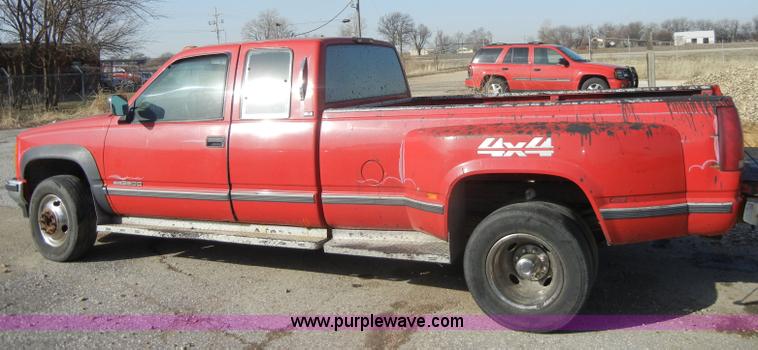 image for item C4062 1994 GMC Sierra K3500 SLE extended cab pickup truck
