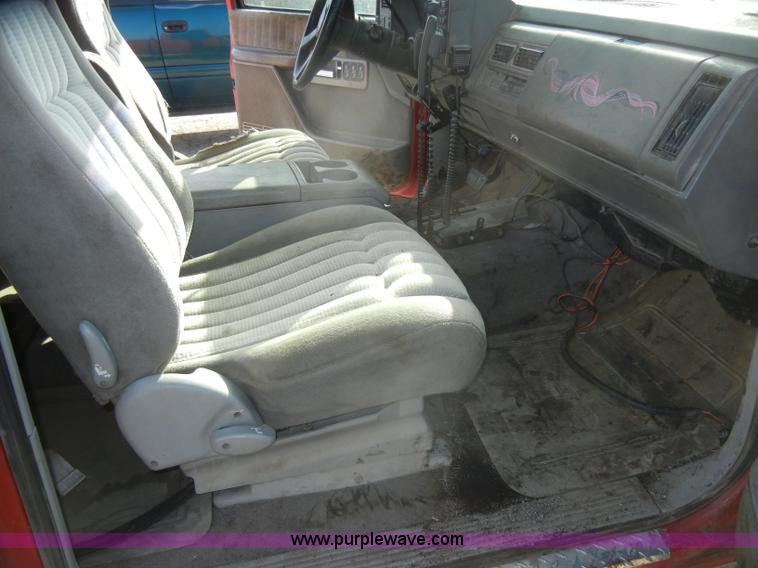 image for item C4062 1994 GMC Sierra K3500 SLE extended cab pickup truck