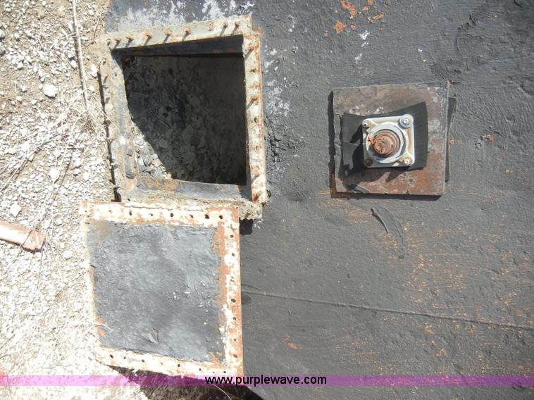 image for item C4063 Asphalt seal coating tank with agitator