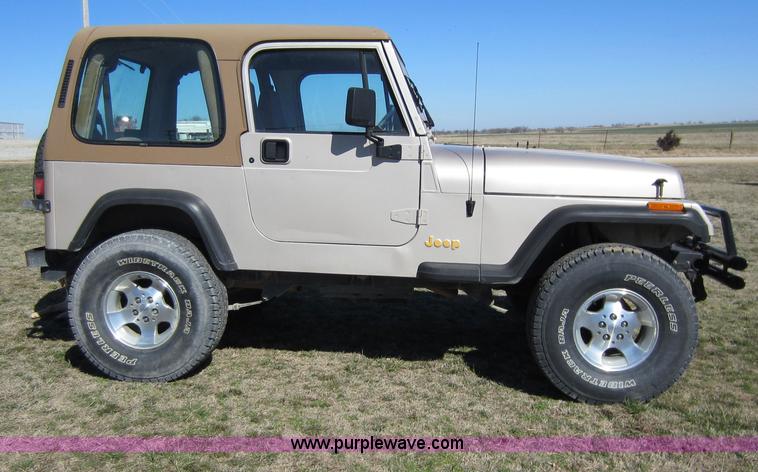 image for item C5310 1995 Jeep Wrangler SUV