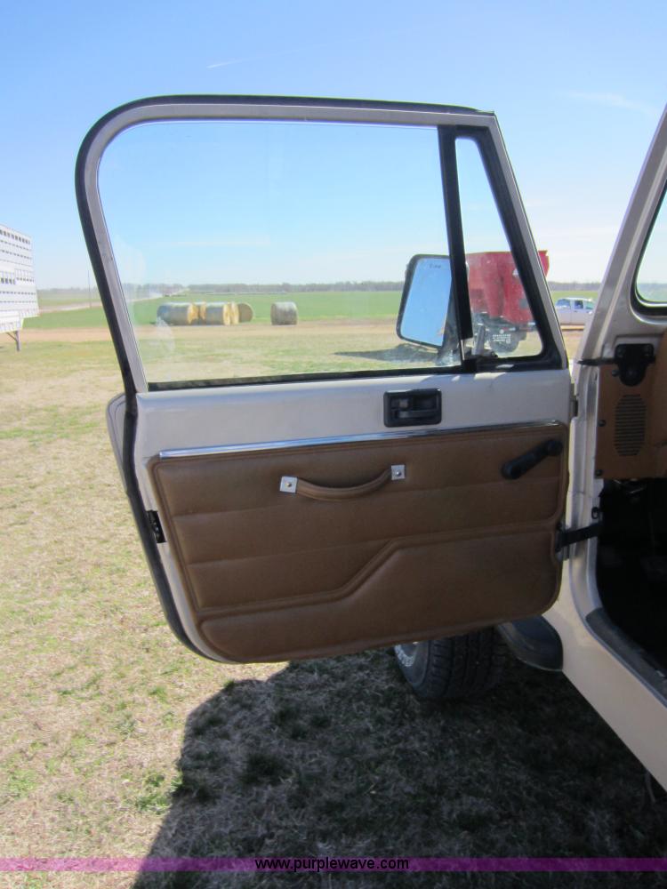 image for item C5310 1995 Jeep Wrangler SUV