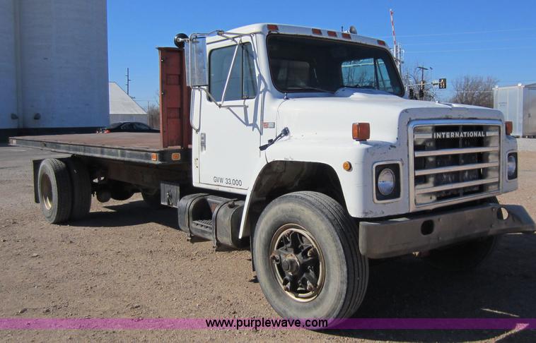 image for item C5337 1985 International S1900 flatbed truck