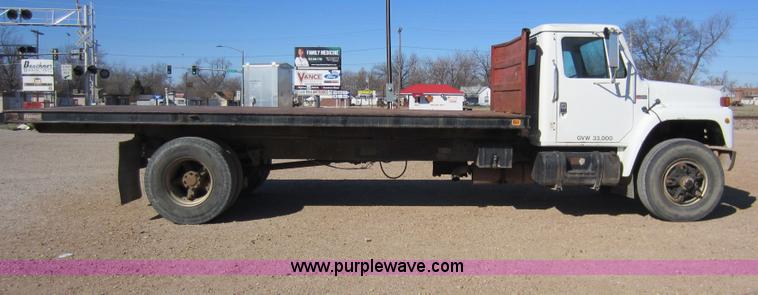 image for item C5337 1985 International S1900 flatbed truck