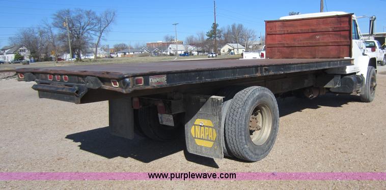 image for item C5337 1985 International S1900 flatbed truck
