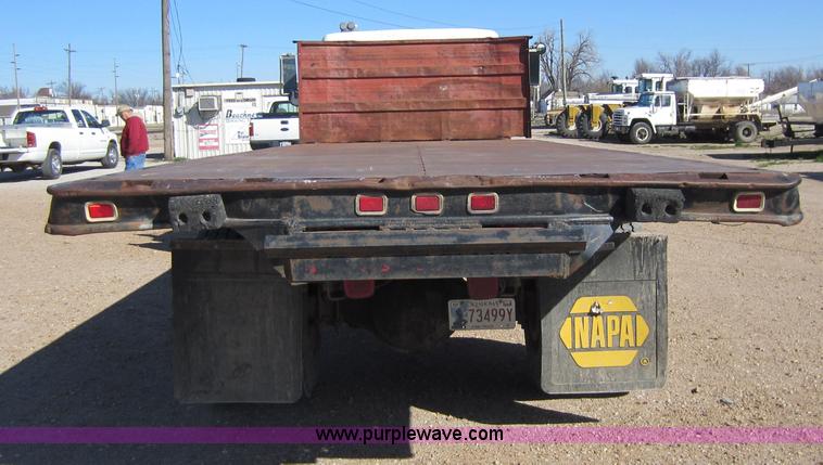 image for item C5337 1985 International S1900 flatbed truck