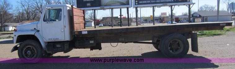image for item C5337 1985 International S1900 flatbed truck