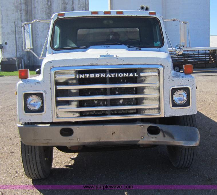 image for item C5337 1985 International S1900 flatbed truck