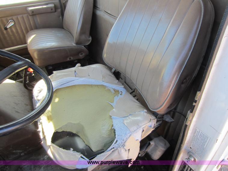 image for item C5337 1985 International S1900 flatbed truck