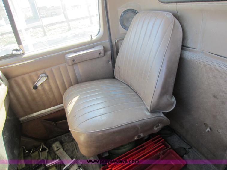 image for item C5337 1985 International S1900 flatbed truck