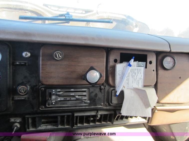 image for item C5337 1985 International S1900 flatbed truck