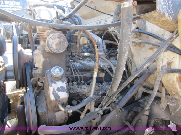 image for item C5337 1985 International S1900 flatbed truck