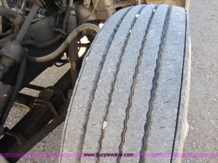 image for item C5337 1985 International S1900 flatbed truck