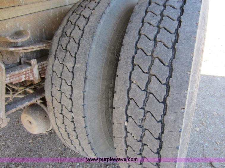 image for item C5337 1985 International S1900 flatbed truck