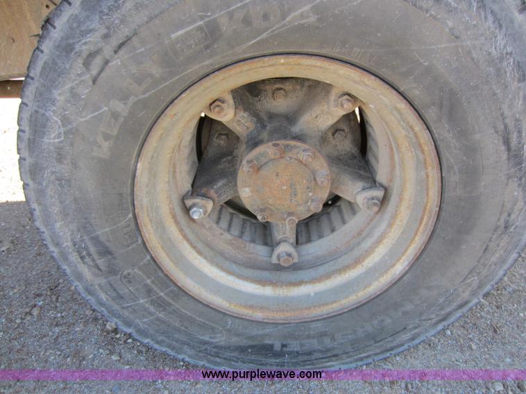 image for item C5337 1985 International S1900 flatbed truck