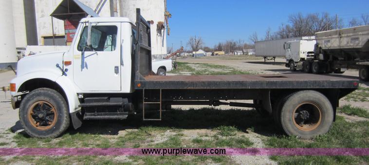 image for item C5339 1991 International 4700 flatbed truck