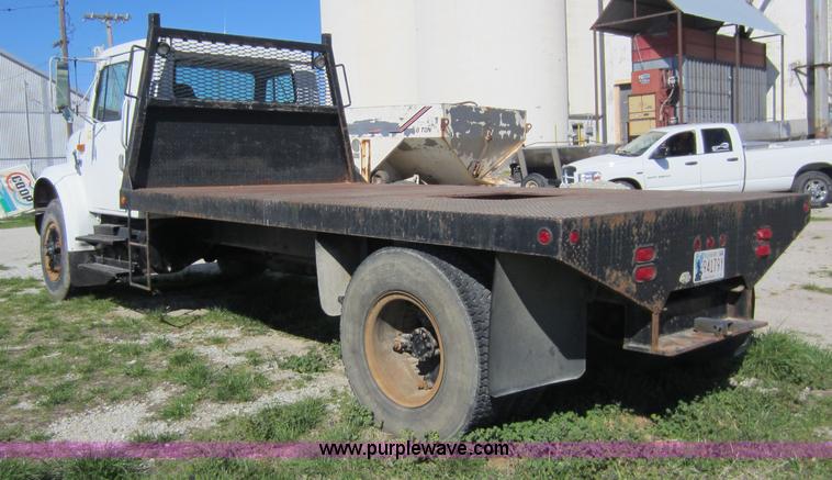 image for item C5339 1991 International 4700 flatbed truck