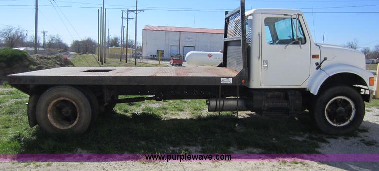 image for item C5339 1991 International 4700 flatbed truck