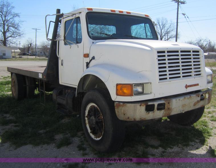image for item C5339 1991 International 4700 flatbed truck