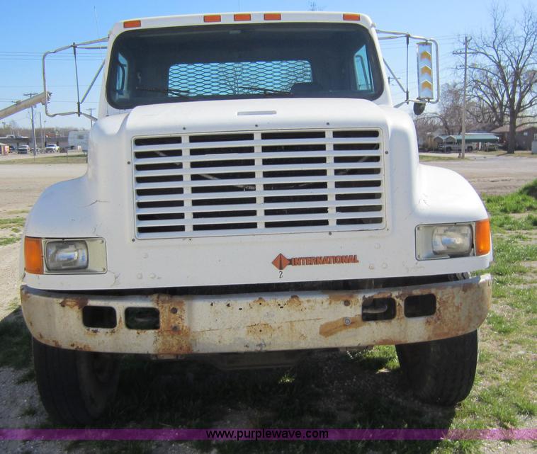 image for item C5339 1991 International 4700 flatbed truck