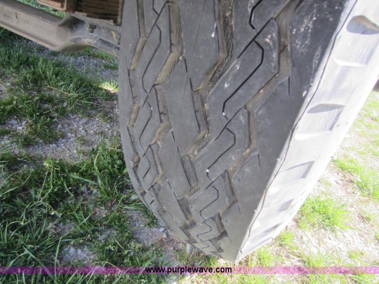 image for item C5339 1991 International 4700 flatbed truck