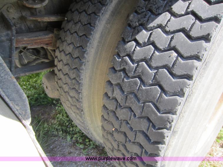 image for item C5339 1991 International 4700 flatbed truck