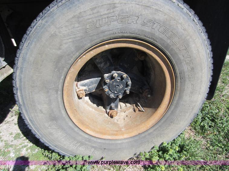 image for item C5339 1991 International 4700 flatbed truck