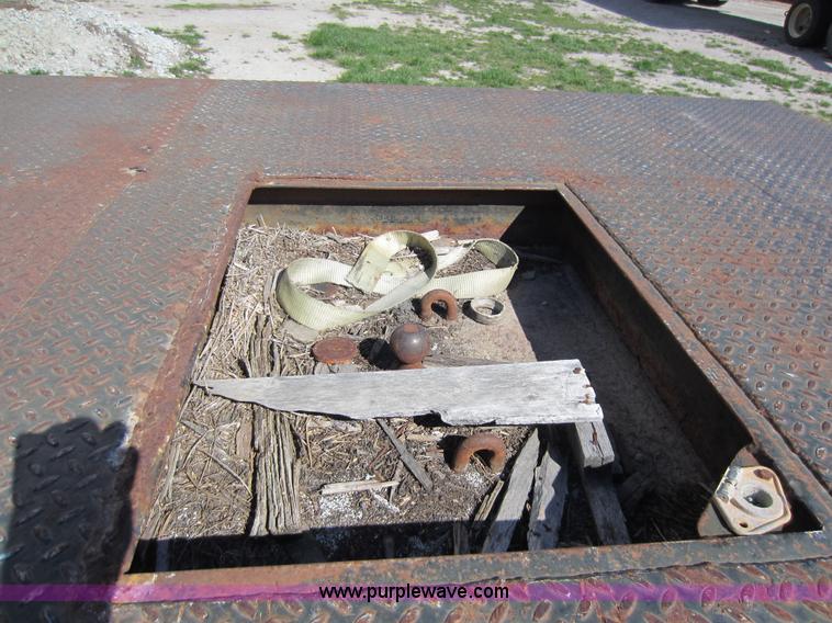 image for item C5339 1991 International 4700 flatbed truck